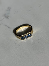Load image into Gallery viewer, Vintage 1970s Blue Sapphire 18k Gold Ring Size 4.25