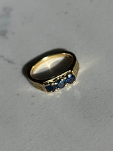 Load image into Gallery viewer, Vintage 1970s Blue Sapphire 18k Gold Ring Size 4.25