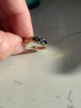 Load image into Gallery viewer, Vintage 1970s Blue Sapphire 18k Gold Ring Size 4.25