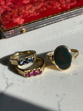 Load image into Gallery viewer, Vintage 1970s Blue Sapphire 18k Gold Ring Size 4.25