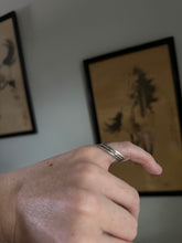 Load image into Gallery viewer, Chevron Sterling Silver Ring Size 5.25