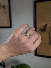 Load image into Gallery viewer, Chevron Sterling Silver Ring Size 5.25
