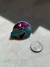 Load image into Gallery viewer, Vintage Enamel Brooch