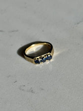 Load image into Gallery viewer, Vintage 1970s Blue Sapphire 18k Gold Ring Size 4.25