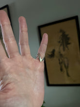 Load image into Gallery viewer, Chevron Sterling Silver Ring Size 5.25