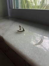 Load image into Gallery viewer, Chevron Sterling Silver Ring Size 5.25