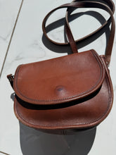 Load image into Gallery viewer, Vintage Coach Tan Leather Crossbody Purse