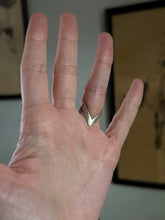 Load image into Gallery viewer, Chevron Sterling Silver Ring Size 5.25