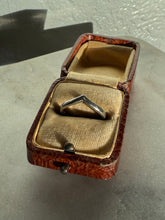 Load image into Gallery viewer, Vintage Sterling Silver Chevron Ring Size 6
