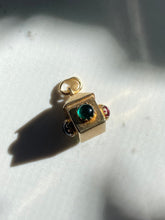 Load image into Gallery viewer, Traffic Light Vintage 14k Gold Charm
