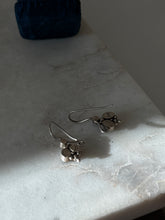 Load image into Gallery viewer, Vintage Sterling Silver Cabochon Earrings
