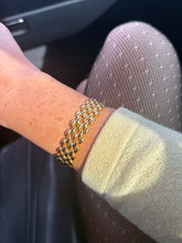 Load image into Gallery viewer, Vintage 1970s/1980s Italian 18k Yellow Gold Panther Link Bracelet
