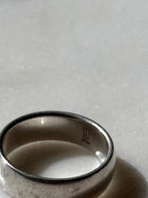 Load image into Gallery viewer, James Avery Sterling Silver Ring Size 7
