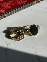 Load image into Gallery viewer, Vintage 1970s Blue Sapphire 18k Gold Ring Size 4.25
