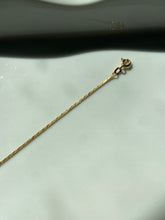 Load image into Gallery viewer, Dainty Vintage 14k Textured ‘S’ Link Bracelet
