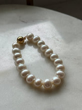 Load image into Gallery viewer, Natural Pearl 14k Gold Bracelet
