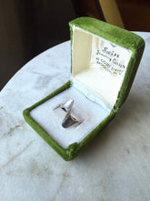Load image into Gallery viewer, Vintage Sterling Silver Ring
