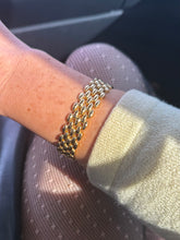 Load image into Gallery viewer, Vintage 1970s/1980s Italian 18k Yellow Gold Panther Link Bracelet
