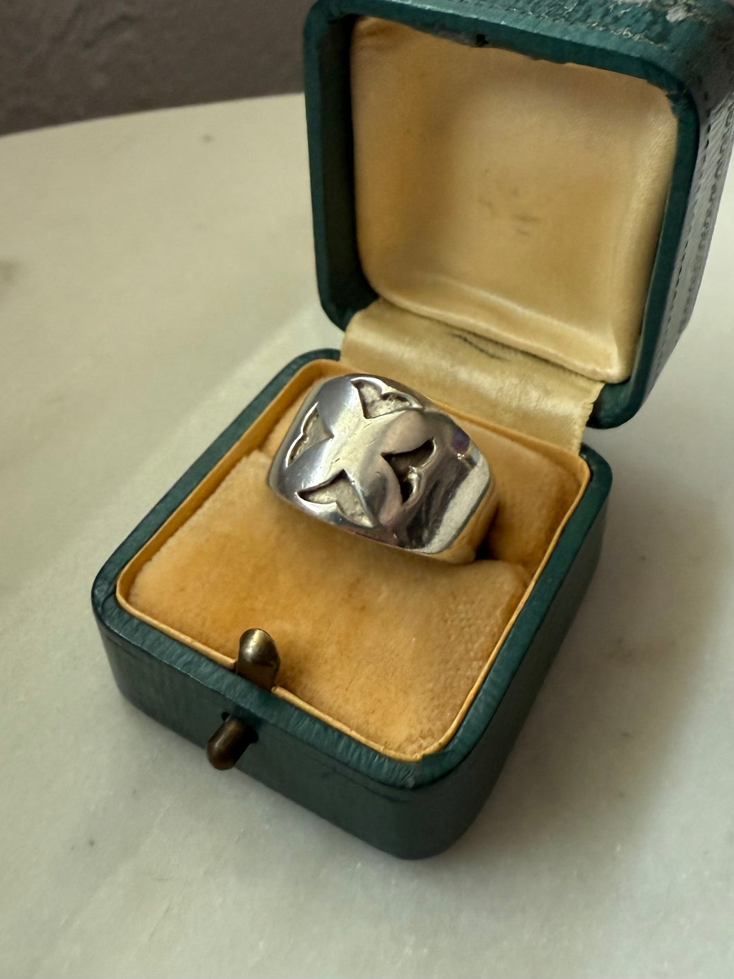 Sterling Silver Vintage ‘X’ Ring Size 8.5