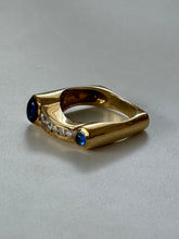 Load image into Gallery viewer, Vintage Modernist 18k Yellow Gold Cabochon Ring Size 7
