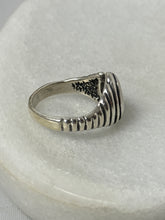 Load image into Gallery viewer, Ribbed Horseshoe Sterling Silver Ring Size 8
