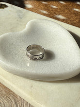 Load image into Gallery viewer, Vintage Solid Sterling Ring Size 8
