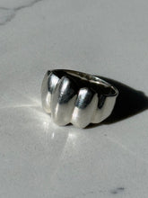 Load image into Gallery viewer, Vintage Solid Sterling Ribbed Ring Size 10
