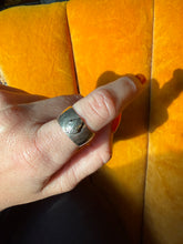 Load image into Gallery viewer, Vintage 1940s Sterling Ring Size 8
