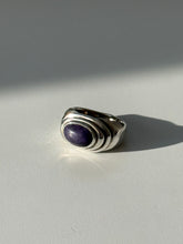 Load image into Gallery viewer, Vintage Ribbed Charoite Sterling Silver Ring Size 6.25
