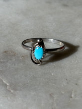 Load image into Gallery viewer, Vintage Turquoise Sterling Silver Dainty Ring Size 6
