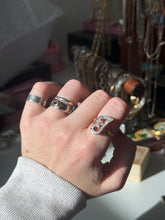 Load image into Gallery viewer, Vintage Sterling Flower Ring Size 5.5
