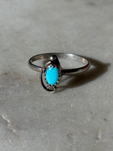 Load image into Gallery viewer, Vintage Turquoise Sterling Silver Dainty Ring Size 6
