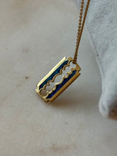 Load image into Gallery viewer, Vintage 18k Yellow Gold Blue Enamel Razor
