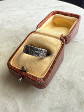 Load image into Gallery viewer, Floral Sterling Silver Ring
