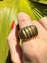 Load image into Gallery viewer, Milor Italy 14k Resin Ring Size 9.25
