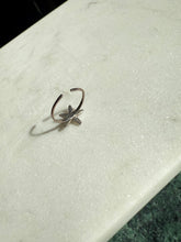 Load image into Gallery viewer, Vintage Starfish Sterling Silver Toe Ring
