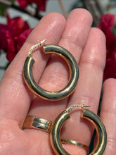 Load image into Gallery viewer, Vintage Italian 14k Yellow Gold Tubular Hoops
