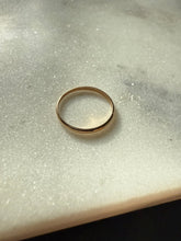 Load image into Gallery viewer, Dainty 14k Yellow Gold Ring Size 6.75
