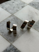 Load image into Gallery viewer, Modernist Vintage Swirl Sterling Silver Earrings
