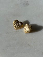Load image into Gallery viewer, Vintage 14k Yellow Gold Heart Push Back Earrings
