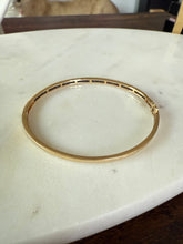 Load image into Gallery viewer, Vintage Princess Cut Natural Blue Sapphire 14k Yellow Gold Bangle Bracelet
