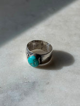 Load image into Gallery viewer, Vintage Turquoise Sterling Silver Ring Size 9
