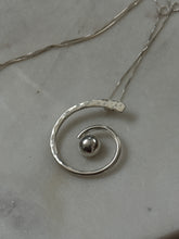 Load image into Gallery viewer, Vintage Sterling Silver Necklace 18”
