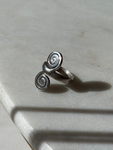 Load image into Gallery viewer, Sterling Spiral Ring Size 6.25
