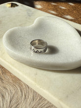 Load image into Gallery viewer, Vintage Solid Sterling Ring Size 8
