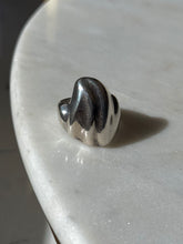 Load image into Gallery viewer, Solid Sterling Silver Ring Size 7
