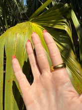 Load image into Gallery viewer, Milor Italy 14k Resin Ring Size 9.25
