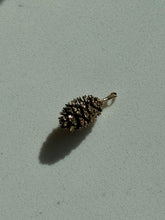 Load image into Gallery viewer, Vintage Solid 18k Gold Pinecone Pendant
