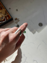 Load image into Gallery viewer, Vintage Sterling Silver Ring Size 7.5
