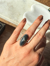 Load image into Gallery viewer, Vintage 1970s Agate Sterling Silver Ring Size 5
